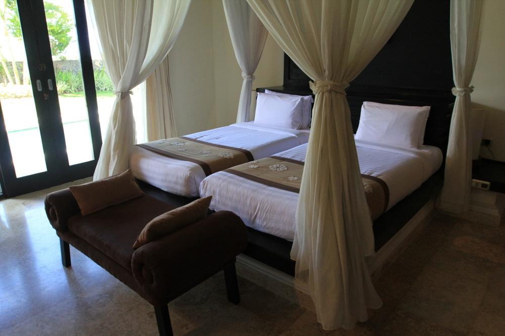 Royal Pool Villa Bali Nusa Dua  Szoba fotó